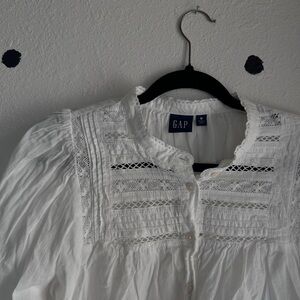 GAP White Lace-Panel Ruffled Collar Blouse